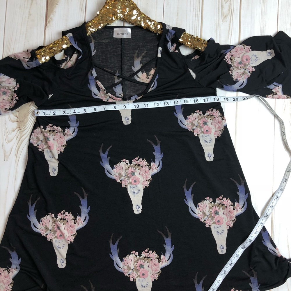 ❗️Last 1! S/M (runs big) Bullhead Criss Cross top - Picture 5 of 6